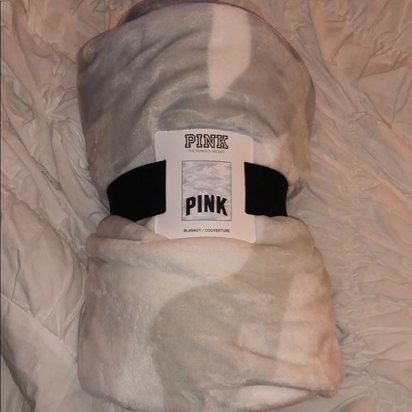 PINK Victoria's Secret Other - Victoria’s Secret pink camo blanket